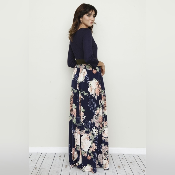 💙Egs😻 by Elóges Navy & White Floral Maxi Dress 1/2 price - Picture 5 of 16